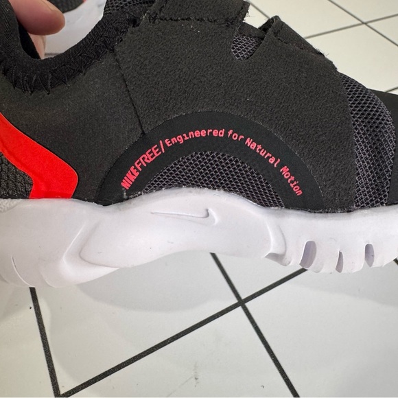 Nike Black and Red Sneakers with Velcro Closure - Picture 5 of 9